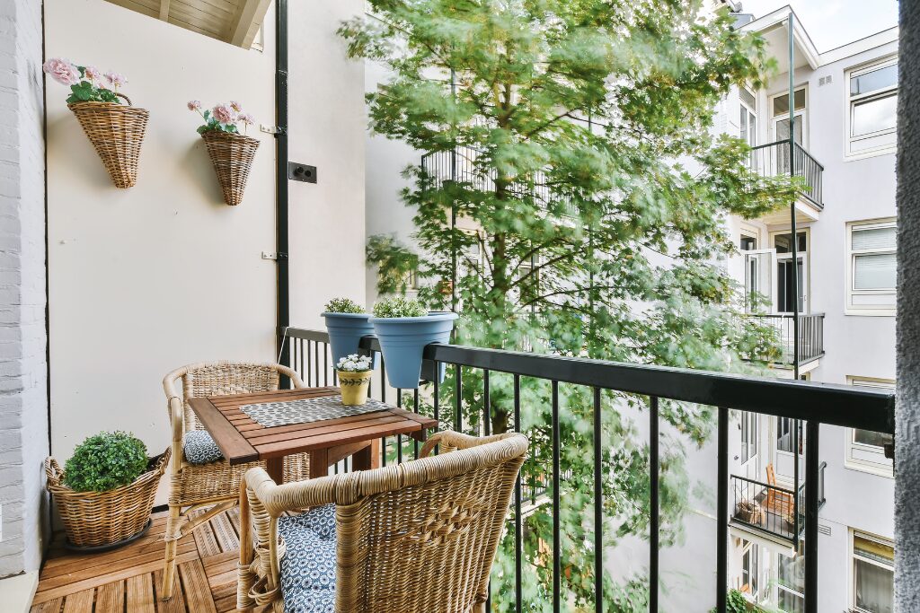 En este momento estás viendo CÓMO CONVERTIR TU TERRAZA O BALCÓN EN UN PEQUEÑO JARDÍN EN TU HOGAR